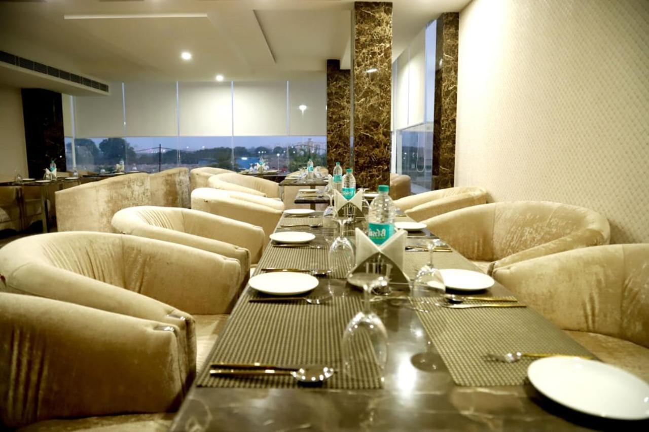 Country Inn Hotels & Resorts Vrindāvan מראה חיצוני תמונה