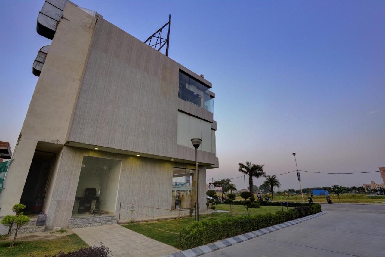 Country Inn Hotels & Resorts Vrindāvan מראה חיצוני תמונה